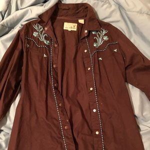 Medium size roper button up